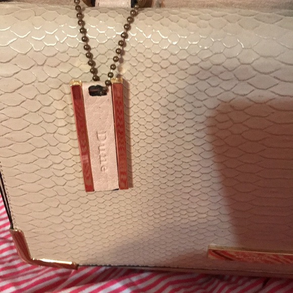 Practically new Small pink handbag. - Picture 3 of 8